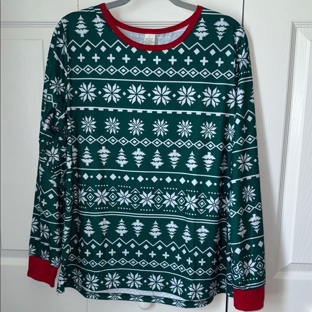Festive Green and White Long Sleeve Shirt L NWOT